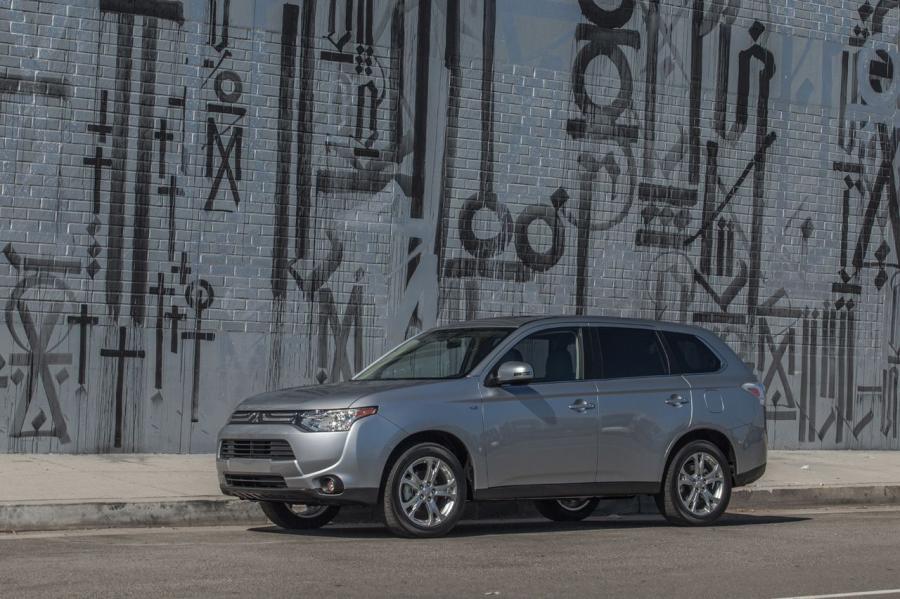  Mitsubishi Outlander 2014 года  (фото 106 из 136)
